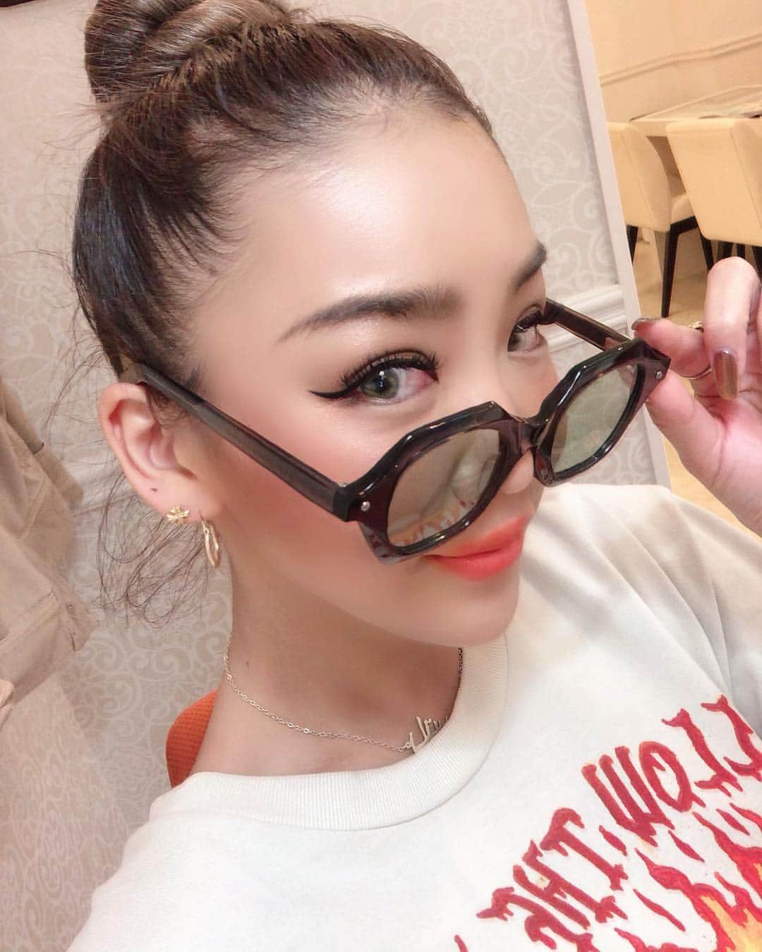 菅又菜摘（ナツ）さんのインスタグラム写真 - (菅又菜摘（ナツ）Instagram)「#selfie 🤳🏾💕 セジンのサングラス可愛くて 大っきくて小顔効果😎わーい まつエクは @salon__ef__official  base 10mm / spikes 12.13.14mm flare deep mix / curl cc 最近お気に入りのデザイン💛 いつもありがとうございます🌈 #salonef #ef #eyelash #eyemakeup #highcollar #eyewear #sunglasses #kogenatsu #焦げNATSU #こげなつ」4月14日 12時32分 - kogenatsu920