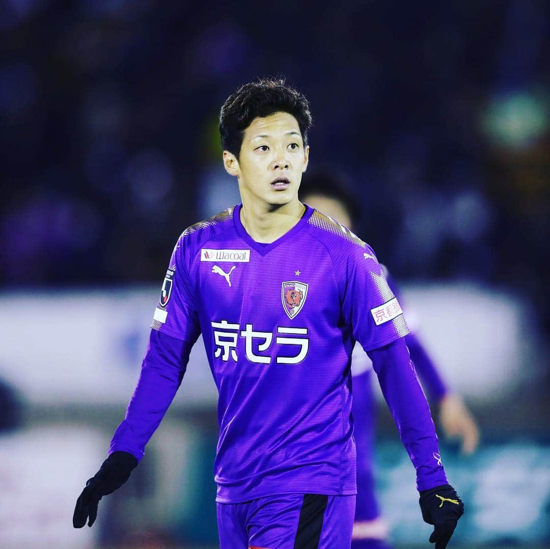 京都サンガF.C.さんのインスタグラム写真 - (京都サンガF.C.Instagram)「【第9節vs金沢】第7節山形戦で #Jリーグ通算2⃣0⃣0⃣試合出場 を達成した #庄司悦大 選手🎊本日キックオフ前に💐セレモニーを実施‼️ #sanga #京都サンガ #TEAM京都 #闘紫」4月14日 12時53分 - kyotosanga_official