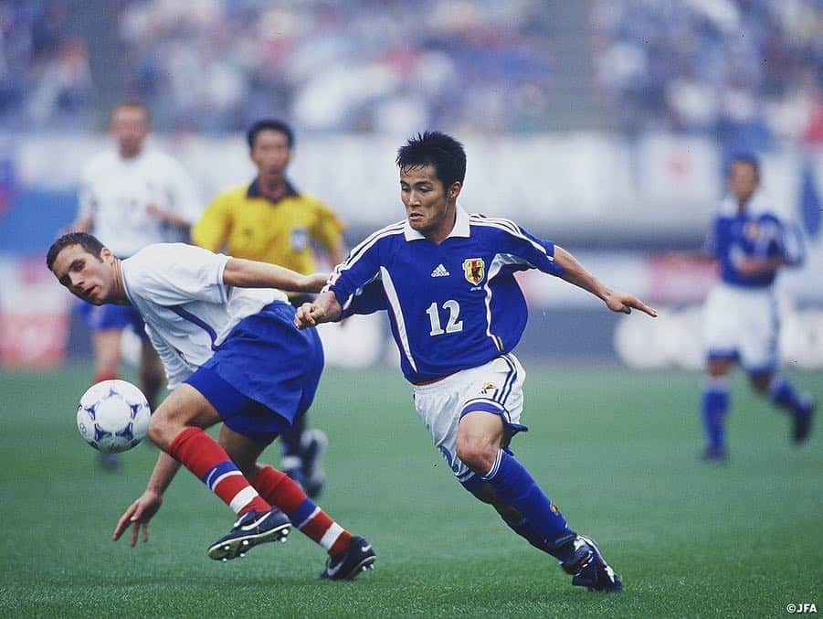 日本サッカー協会さんのインスタグラム写真 - (日本サッカー協会Instagram)「キリンチャレンジカップ2019（6/9＠ひとめぼれスタジアム宮城)vs #エルサルバドル 🇸🇻 ✅ファミリーマート先行販売　申込は4/14(日)18:00まで！ 👉チケット情報は JFA.jpへ ・ 日本代表戦＠宮城をプレイバック！ 第1回は、宮城スタジアムのこけら落としとなったこの試合！スロバキアに先制されるも、中村俊輔選手の直接フリーキックで同点とした。 ・ 📅2000.06.11 📍宮城スタジアム キリンカップサッカー2000 日本 1-1 スロバキア ⚽得点 9' #中村俊輔 ・ [監督] フィリップ・トルシエ [出場選手] #楢﨑正剛 #大岩剛 #森岡隆三 #松田直樹 #森島寛晃 #三浦淳宏 #伊東輝悦 #奥大介 →85'#久保竜彦 #中村俊輔　→73'#中西永輔 #稲本潤一 #西澤明訓　→68'#柳沢敦 ・ [控え選手] #川口能活 #中澤佑二 #中田浩二 ・ #jfa #daihyo  #SAMURAIBLUE」4月14日 12時55分 - japanfootballassociation