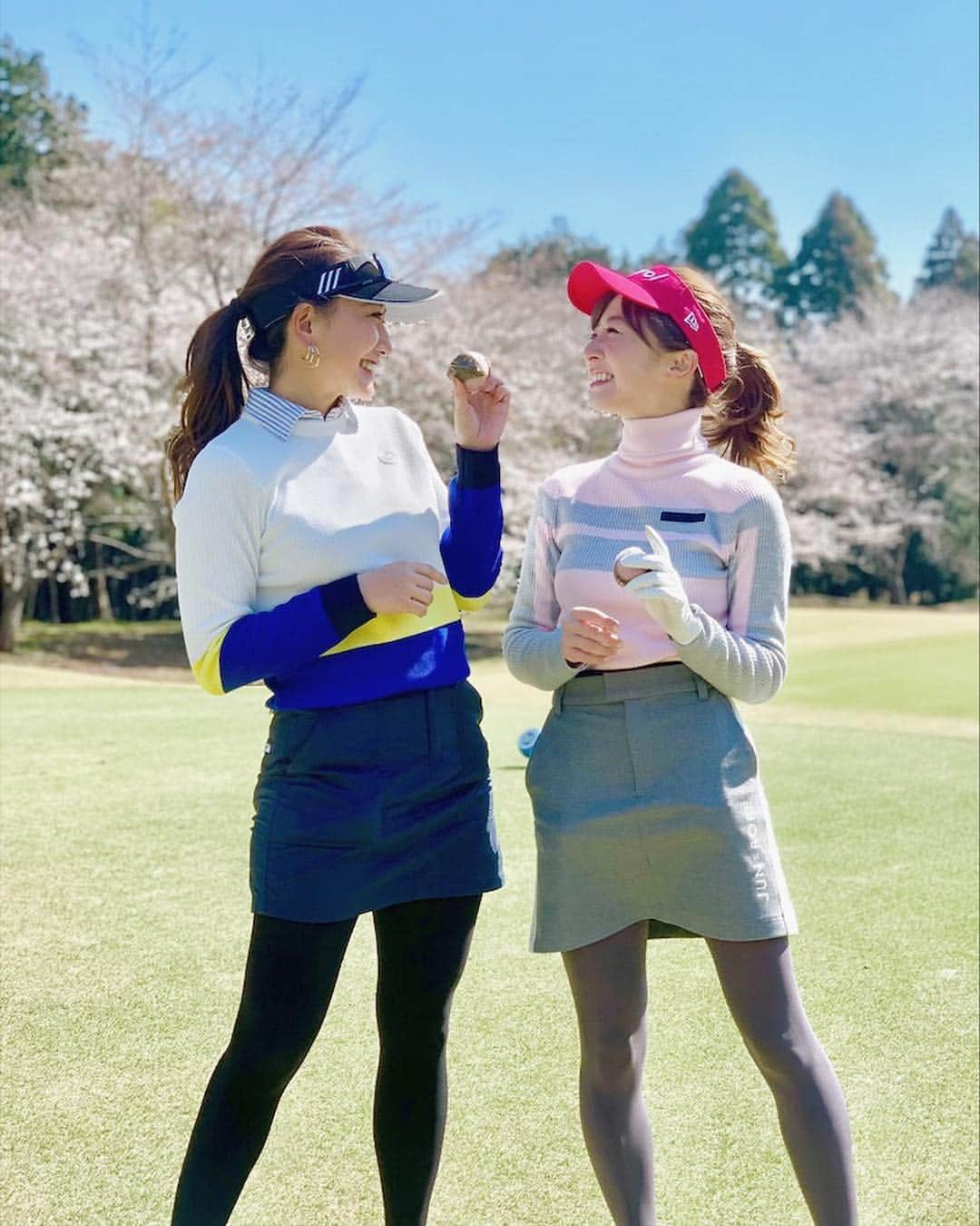 李 雨瀟さんのインスタグラム写真 - (李 雨瀟Instagram)「この間のお花見ゴルフ⛳️🌸🍡 花粉は辛かったけど楽しかったなぁ♡ . #マスターズ 見てたらゴルフがしたくてうずうずする🤣!!! あーーゴルフしたい！ゴルフ行きたい🥺!!! . 選手の皆さんのショットといい、パターといい、 本当に素晴らしすぎて感動します🥺👏 今夜のタイガーの優勝争いも見逃せない🙈!! リアルタイムでみよーっと♡ 久しぶりにスイング動画も載せました( ˊ̱˂˃ˋ̱ )▷▷ . . #手には桜餅  #食いしん坊ゴルファー  #yuxiao_golf #golf #golfswing #golfwear #golflover #golfgirls  #ゴルフ #ゴルフ好き #お花見ゴルフ  #ゴルフ女子 #ゴルフバカ #ゴルフスイング  #ゴルフ動画 #マスターズゴルフ」4月14日 12時59分 - yuisho_ri