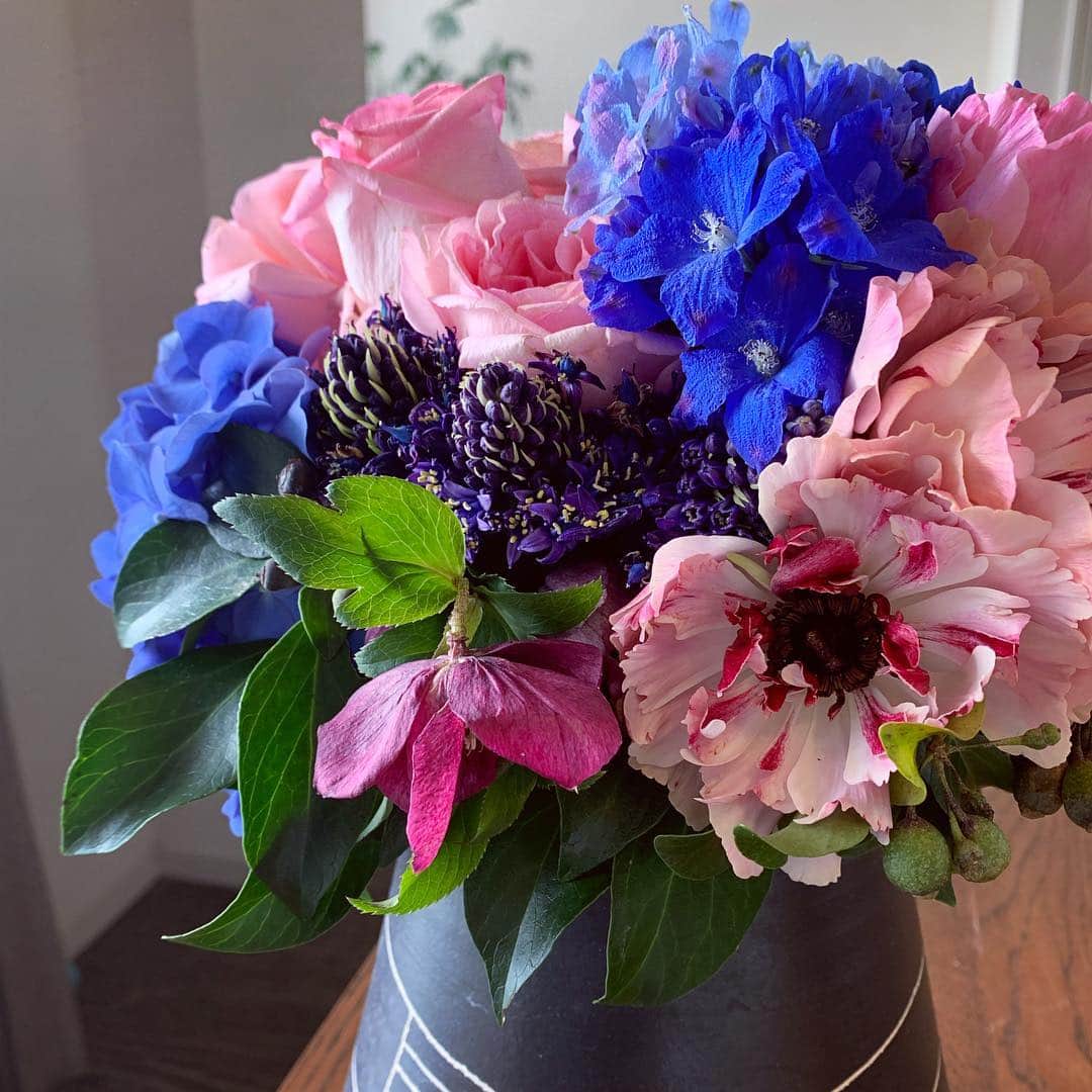 鈴木六夏さんのインスタグラム写真 - (鈴木六夏Instagram)「色のセンスってすごいなぁ。 素敵な花職人の方に会う度 感動。 @massaartists @massa_nakagawa」4月14日 13時17分 - rikuka.62