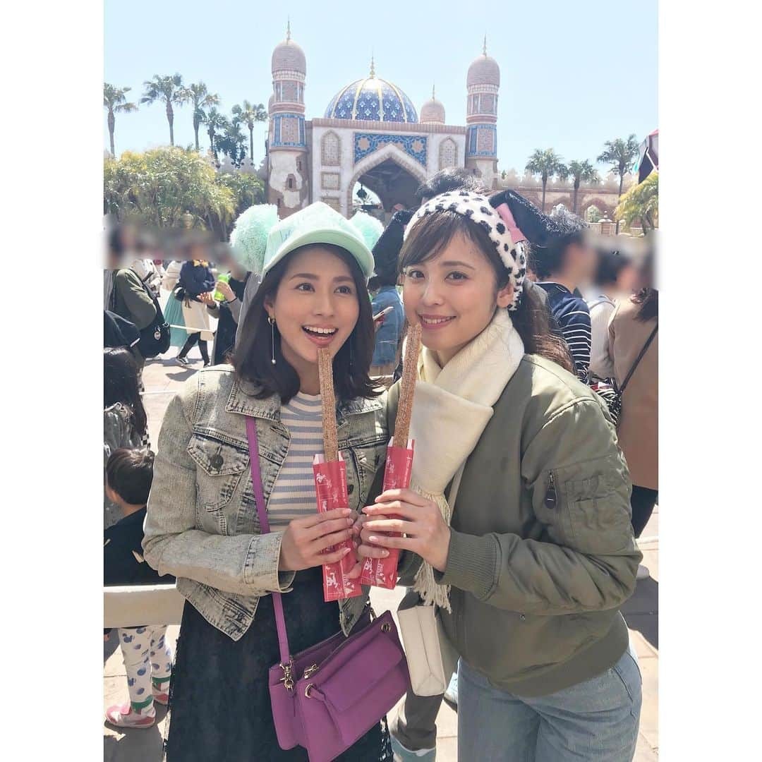 永島優美さんのインスタグラム写真 - (永島優美Instagram)「* 久慈ちゃんと夢の国🏰✨ やはりチュロスは欠かせません！ * 最高のお天気の下、たくさん歩いて食べて 楽しい休日でした😆♫ * * #この日も笑いが止まらない #久慈暁子 アナ #いつもその姿につられてしまいます😂 #可愛くて笑い上戸な後輩久慈ちゃん #シナモンチュロス #貝がら型のアイス🍨」4月14日 13時33分 - yuumi_nagashima