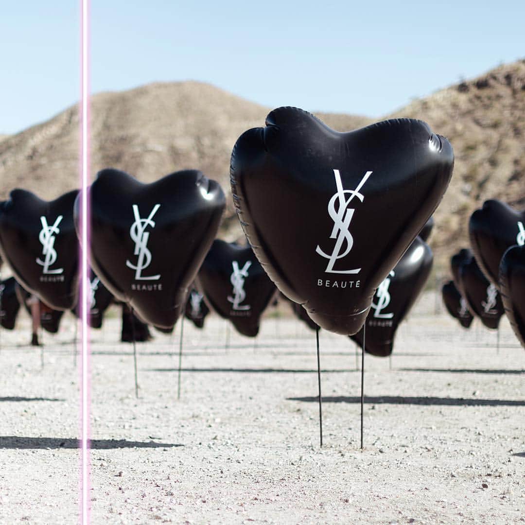 Yves Saint Laurent Beautyさんのインスタグラム写真 - (Yves Saint Laurent BeautyInstagram)「Discover for yourself a field of black hearts, made for the daring. The YSL Beauty Station is still OPEN: 10AM – 8PM this Sunday CATHEDRAL CITY – ALLEN ROUTE 111 #yslbeauty #yslbeautystation #palmsprings」4月14日 13時54分 - yslbeauty