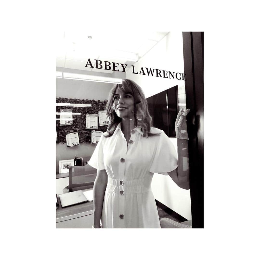 ベサニー・ジョイ・レンツさんのインスタグラム写真 - (ベサニー・ジョイ・レンツInstagram)「That’s a wrap on Abbey Lawrence!  Thank you for tuning into #BottledWithLove on @hallmarkchannel #hallmarkies #hallmarkmovies @marvistaent」4月14日 14時00分 - joylenz