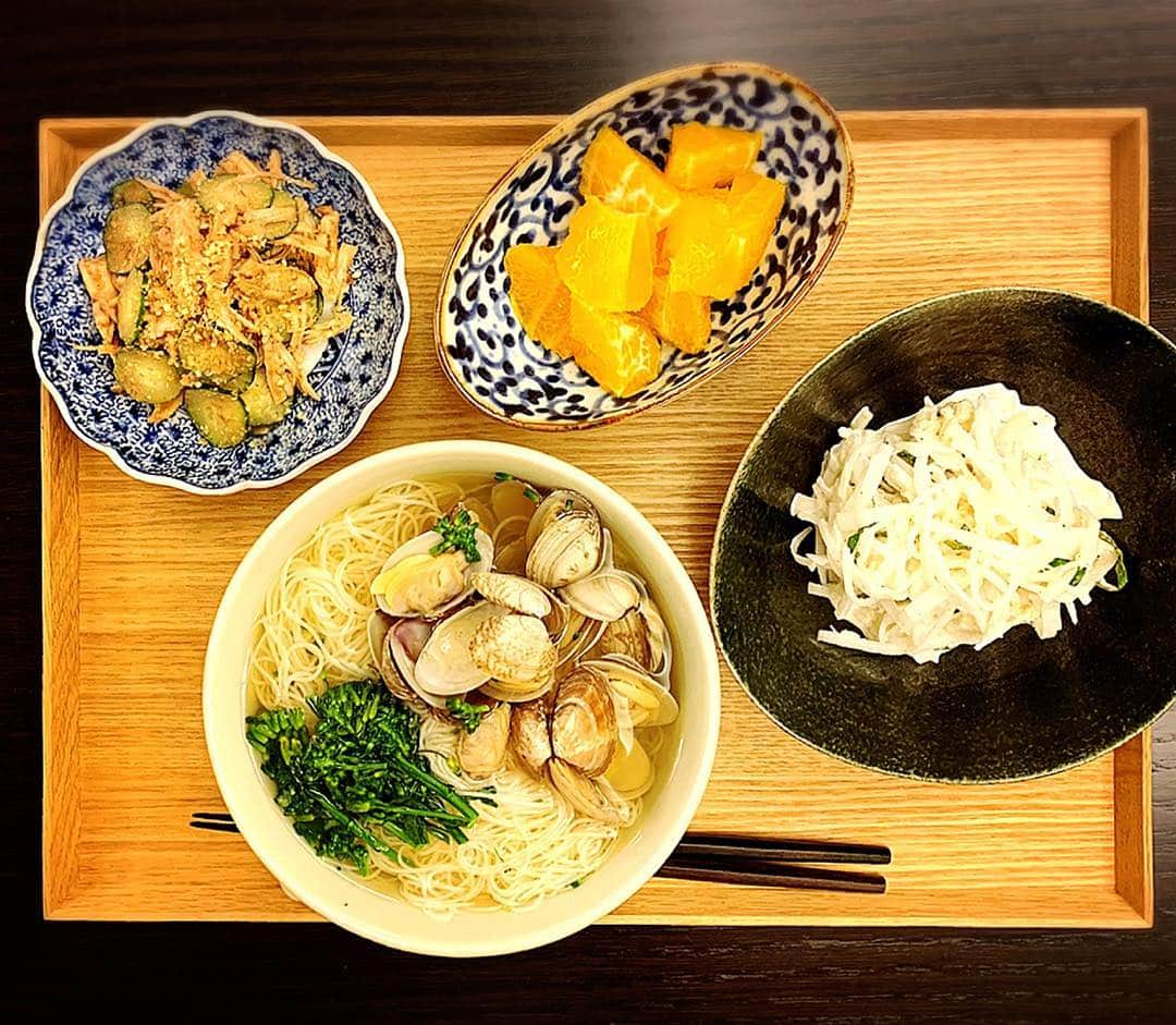 祐真朋樹さんのインスタグラム写真 - (祐真朋樹Instagram)「#利ご飯 #祐ご飯 #ささやかなお家ご飯 #器は料理の衣装 #お盆スタイリング」4月14日 14時14分 - stsukezane