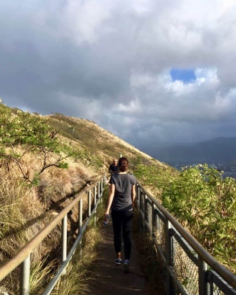 シェラ・チョイさんのインスタグラム写真 - (シェラ・チョイInstagram)「Aloha🌸 Diamond head #alohastate #Beautifulhawaii #Hiking #등산 #하와이」4月14日 14時10分 - thechellachoi