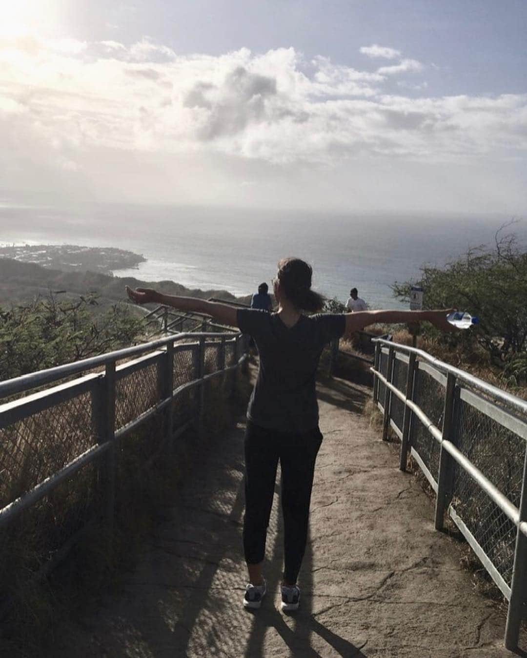 シェラ・チョイさんのインスタグラム写真 - (シェラ・チョイInstagram)「Aloha🌸 Diamond head #alohastate #Beautifulhawaii #Hiking #등산 #하와이」4月14日 14時10分 - thechellachoi