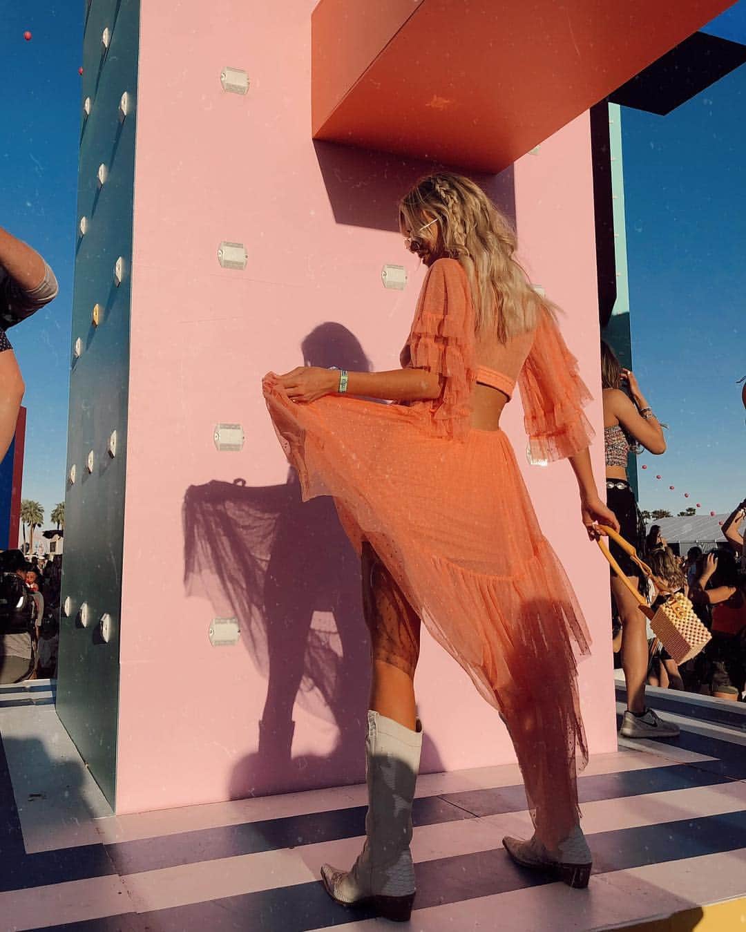 SPELLさんのインスタグラム写真 - (SPELLInstagram)「Hi everyone! @lisadanielle__ taking over for our second day in the desert 🌴🎡 I’m wearing a sneaky Spell exclusive releasing this week ~ our Grace Tulle Cut Out Dress and it’s made for dancing 💕💕 tune into our stories for my adventures 📷 @oh.so.mellow  SWIPE ACROSS ↠ to see my full look ✮✮✮ #spellfestivalstyle」4月14日 14時11分 - spell