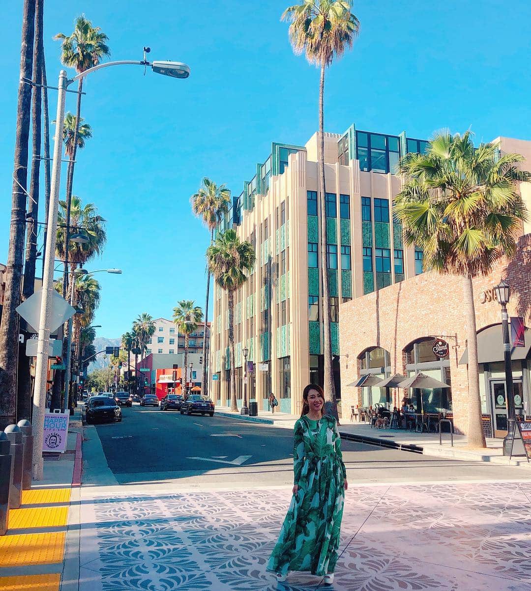 長谷川朋美さんのインスタグラム写真 - (長谷川朋美Instagram)「LAの街が好き♡空が好き♡ マーケリサーチ色々出来てます😎 日本にはない感じの世界観やセンスが溢れてて インスピレーション湧きまくり。 何から形にしていこうかワクワク🌈 ・ #LA #california #cali #pasadena #city #beach #organic #healthylife」4月14日 14時31分 - hasegawa.elena.tomomi