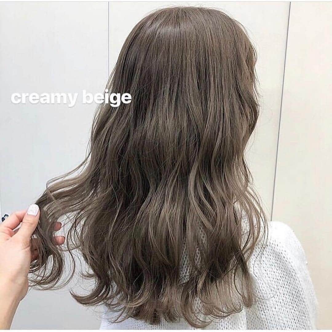 ALIVEさんのインスタグラム写真 - (ALIVEInstagram)「. @alive_erika74  Spring color 🌸🍈 . . 当日予約もお待ちしております💓 . ❤︎inner color ❤︎creamy color ❤︎silver & lavender  自分だけのcolorお任せください🌻✨ . 🦋🦄🦋🦄🦋🦄💫 . こちらのカラーにされたい方は、 💗ALIVE表参道店カラーリスト💗 大久保江里夏 @alive_erika74  ご指名ください🎶 . . ダブルカラー、ハイライト、グラデーションなどのブリーチを使ったcolorお任せ下さい🐰💭💗 .  bleachの抜けは、人によって異なるため 一人ひとりに合わせたbleach回数と、color配合で 誰よりもかわいいpink.purpleにします🐰🎶 . pink.purple.beige系のcolor、お任せください✨ . #オオクボエリカ #hair#haircolor#hairarrange#hightone#gradationcolor#highlight#pinkhair#カラーシャンプー #グラデーションカラー#ハイライト#ピンクヘアー  #ピンクアッシュ#ピンクブラウン#ピンクベージュ#パープルピンク#ピンクパープル#ラベンダーベージュ#ラベンダーアッシュ#ハイトーン#卒業式#美容室#美容師#美容学生#ムラシャン#春カラー#表参道#インナーカラー#インナーカラーピンク#ピンクシャンプー」4月14日 14時36分 - alivehair