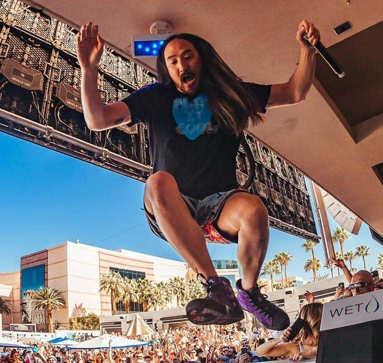 スティーヴ・アオキさんのインスタグラム写真 - (スティーヴ・アオキInstagram)「A few people stopped by my lil pool party today @wetrepublic」4月14日 14時43分 - steveaoki