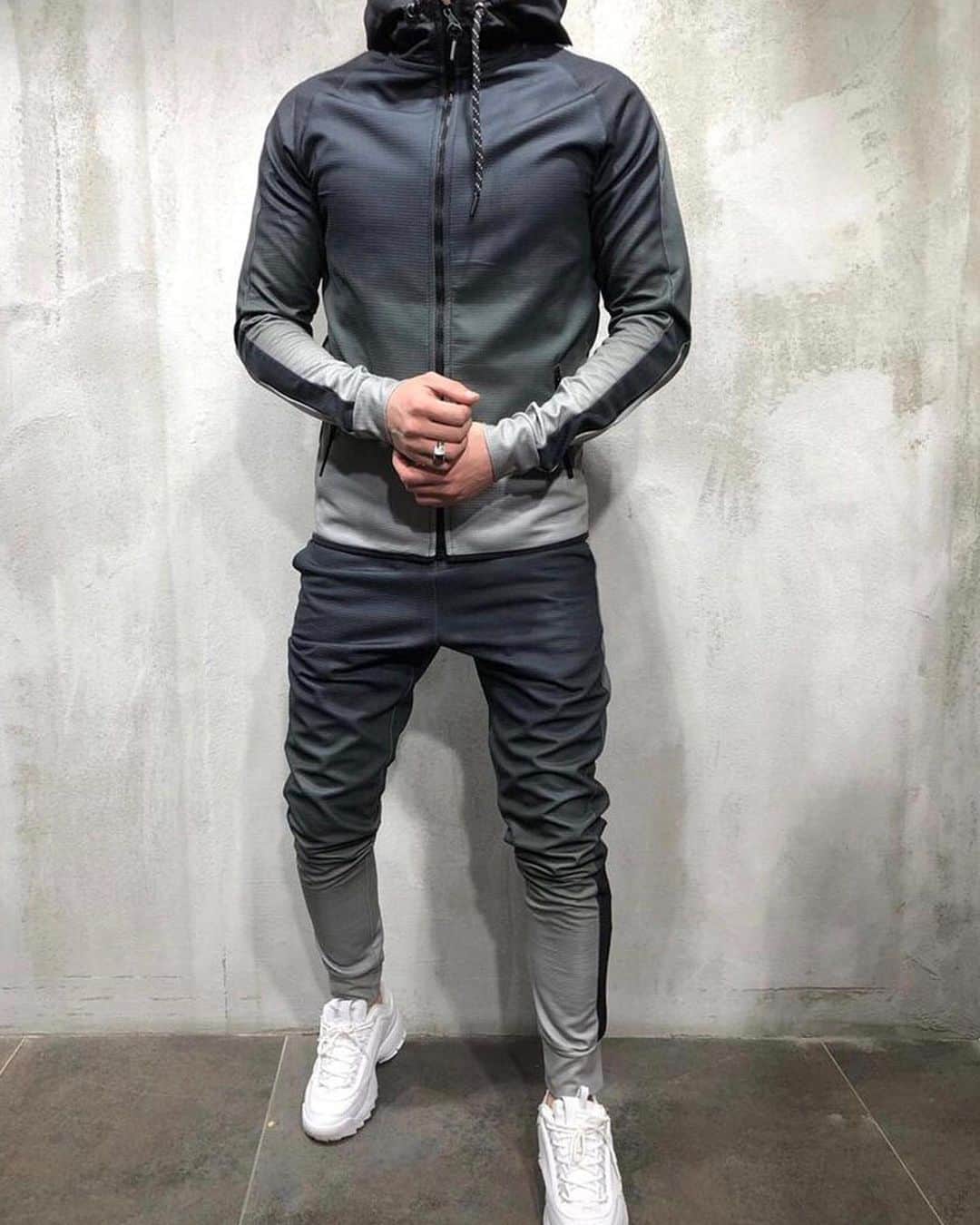 STYLE4GUYSのインスタグラム：「Looking for a new outfit? @gentlemantobe💥 got you covered 🙌 _ Offer ending soon: Get an extra $10 OFF🔥 + Free Shipping over $99 🚀  Follow @gentlemantobe 💥 and click their link in bio」