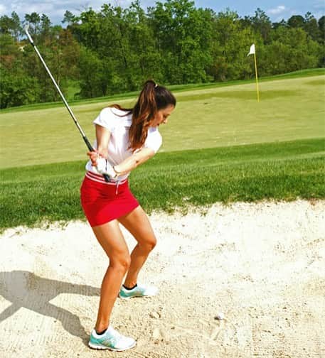 マリア・ベルチェノワさんのインスタグラム写真 - (マリア・ベルチェノワInstagram)「Do you change your grip when you play in the bunker? Do you know something about the butterfly 🦋 grip? #golf #goofing #answertomorrow #goofinggirl #womansport」4月14日 14時47分 - mariaverchenova