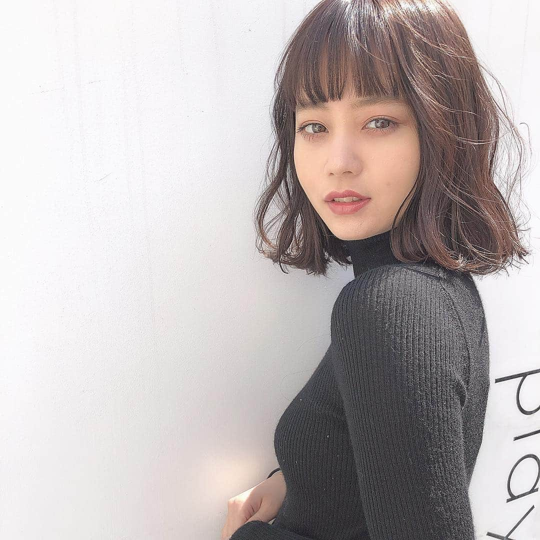 飛田彩さんのインスタグラム写真 - (飛田彩Instagram)「ラベンダーグレージュも大人気💗  ハイライトプラスで透明感upします🐶  今週のご予約空きございますので 是GW前に可愛くしにきて下さい💗  #初カラー#ハイライト#ラインボブ#ブルーグレージュ#グレージュ#ラベンダー#ラベンダーグレーアッシュ #小顔ショート#骨格カット#set#社会人#ラベンダーグレージュ」4月14日 14時48分 - tobiayatobi