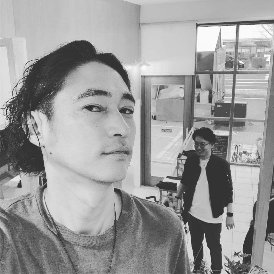 窪塚洋介のインスタグラム：「I'm home!!! I cut the hair and shaved the beard. I was refreshed after a great work in London. #cheri #yosukekubozuka」