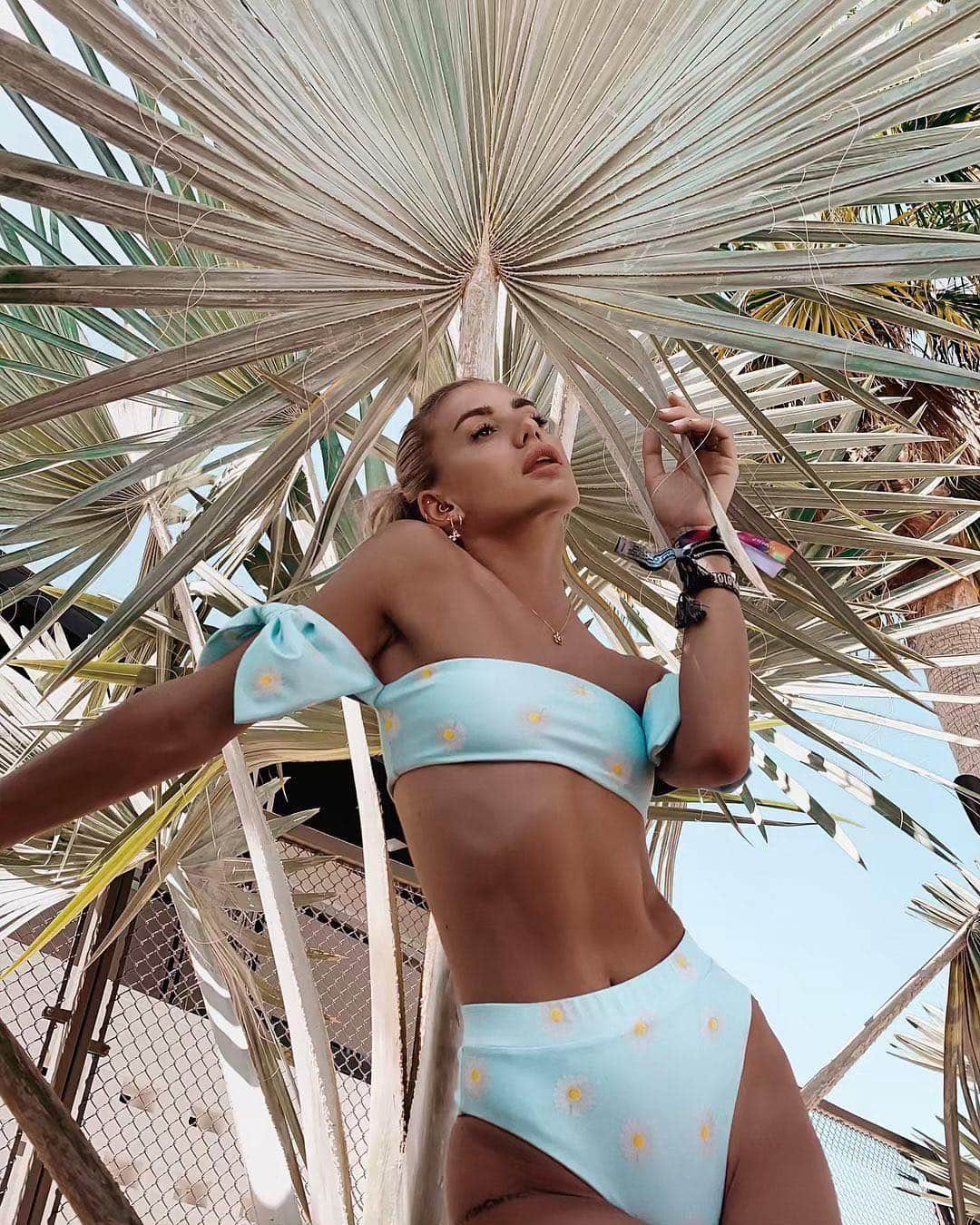 のインスタグラム：「lost under the palms 🌴 @tatjanamariposa in the felicity bikini #revolvefestival shop the set with the link in bio」