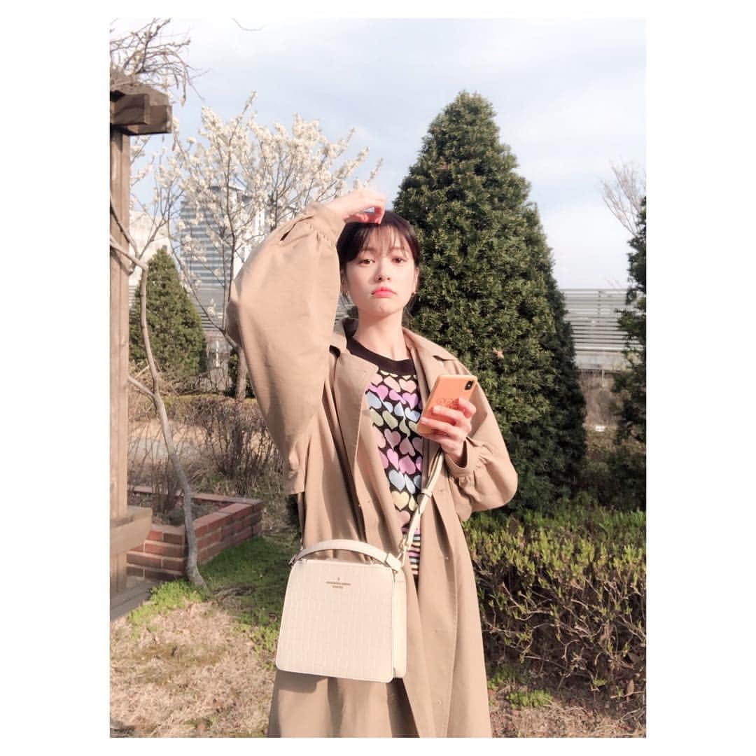 チョン・ソミンのインスタグラム：「아주아주 신나고 들떴던 바로 그 날이다..! 날씨도 좋고 바람도 좋던 그 날이다🌷  #paulsboutique」
