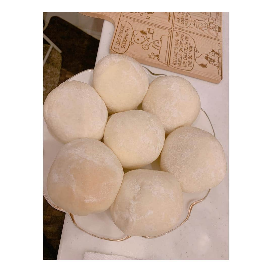 辻希美さんのインスタグラム写真 - (辻希美Instagram)「ベーグル🥯に続き、カステラ、私の大好きな白パンと沢山作り、今日は一日キッチンに立っていたノアでした😘💕💕👍" #手作りベーグル#🥯 #手作りカステラ #手作り白パン #ノア作 #希空ベーカリー #どれも美味しい #白パンは私が大好きなパンだから超嬉しい #止まらない #本当に上手 #売り物並み #さすが #私の娘。 #自慢の娘。 #😘💕」4月14日 20時27分 - tsujinozomi_official