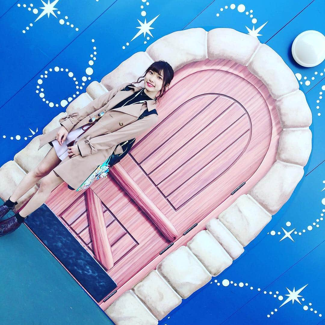 森川彩香さんのインスタグラム写真 - (森川彩香Instagram)「ディズニーランドの壁が扉の絵になってたよー♡ 可愛い(*´艸`) 全部のトビラで写真撮って遊んだー！！ #ディズニー #ディズニーランド #disneyland #disney #イースターディズニー #dヲタさんと繋がりたい #dヲタ」4月14日 15時07分 - morikawa_ayaka