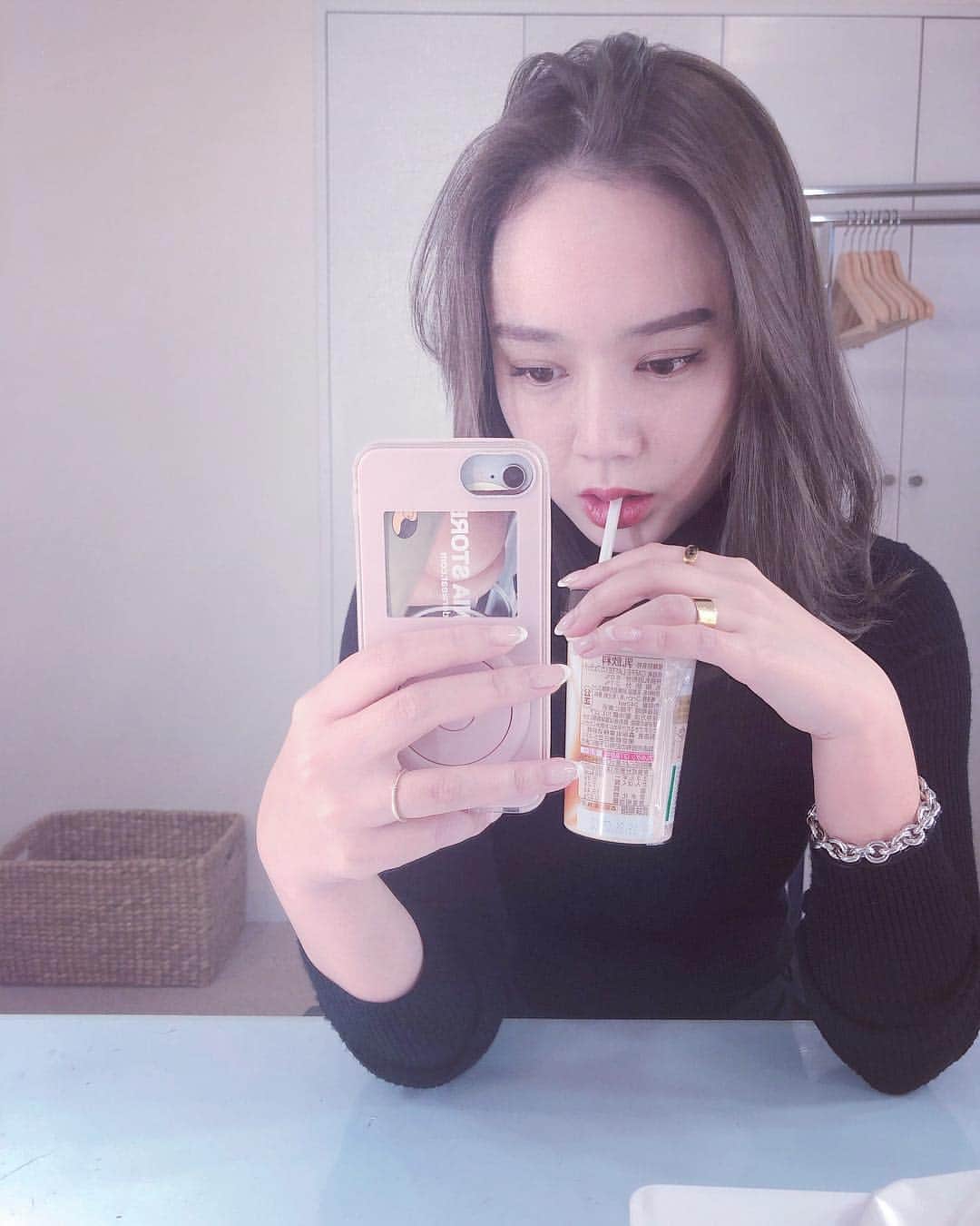 のインスタグラム：「・ 髪伸びた って 会う人みんなに言われて 嬉しい ⛰☕️」