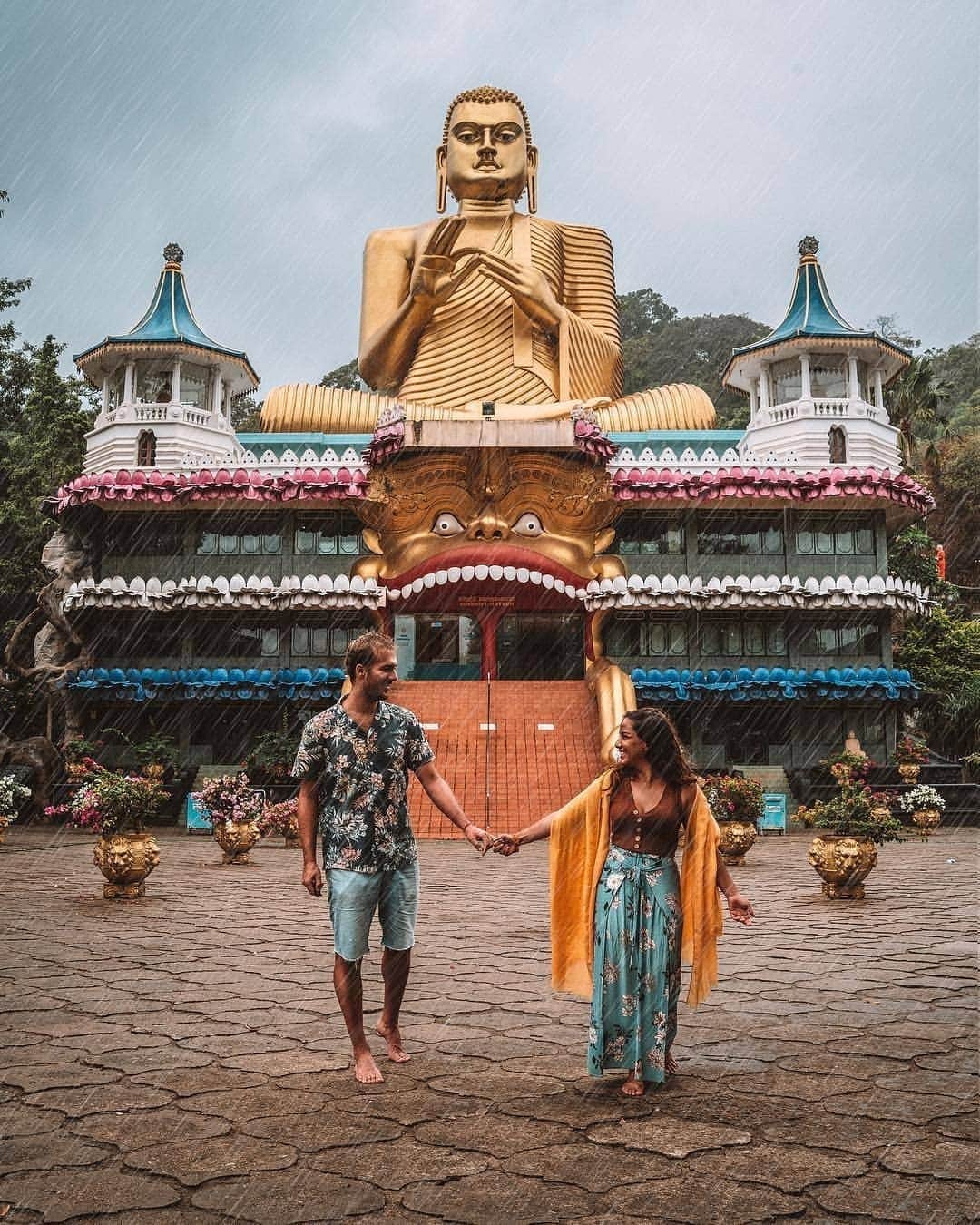 Discover Earthさんのインスタグラム写真 - (Discover EarthInstagram)「If this isn’t the definition of couple goals I don’t know what is ! How amazing is this selection of photos of Sri Lanka ? Which is your favorite ? 🌴 🇱🇰 Tag your loved one you would want to discover Sri Lanka with ! — 📍#DiscoverSriLanka — 📸 Photos by @viajaentusofa」4月14日 15時06分 - discoverearth