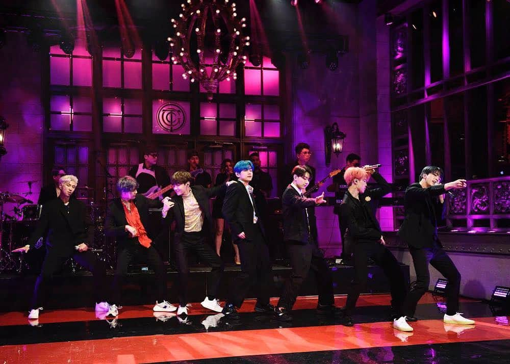 Saturday Night Liveさんのインスタグラム写真 - (Saturday Night LiveInstagram)「“Boy With Luv” and “Mic Drop” in Studio 8H! 💜 @bts.bighitofficial #BTSxSNL」4月14日 15時16分 - nbcsnl