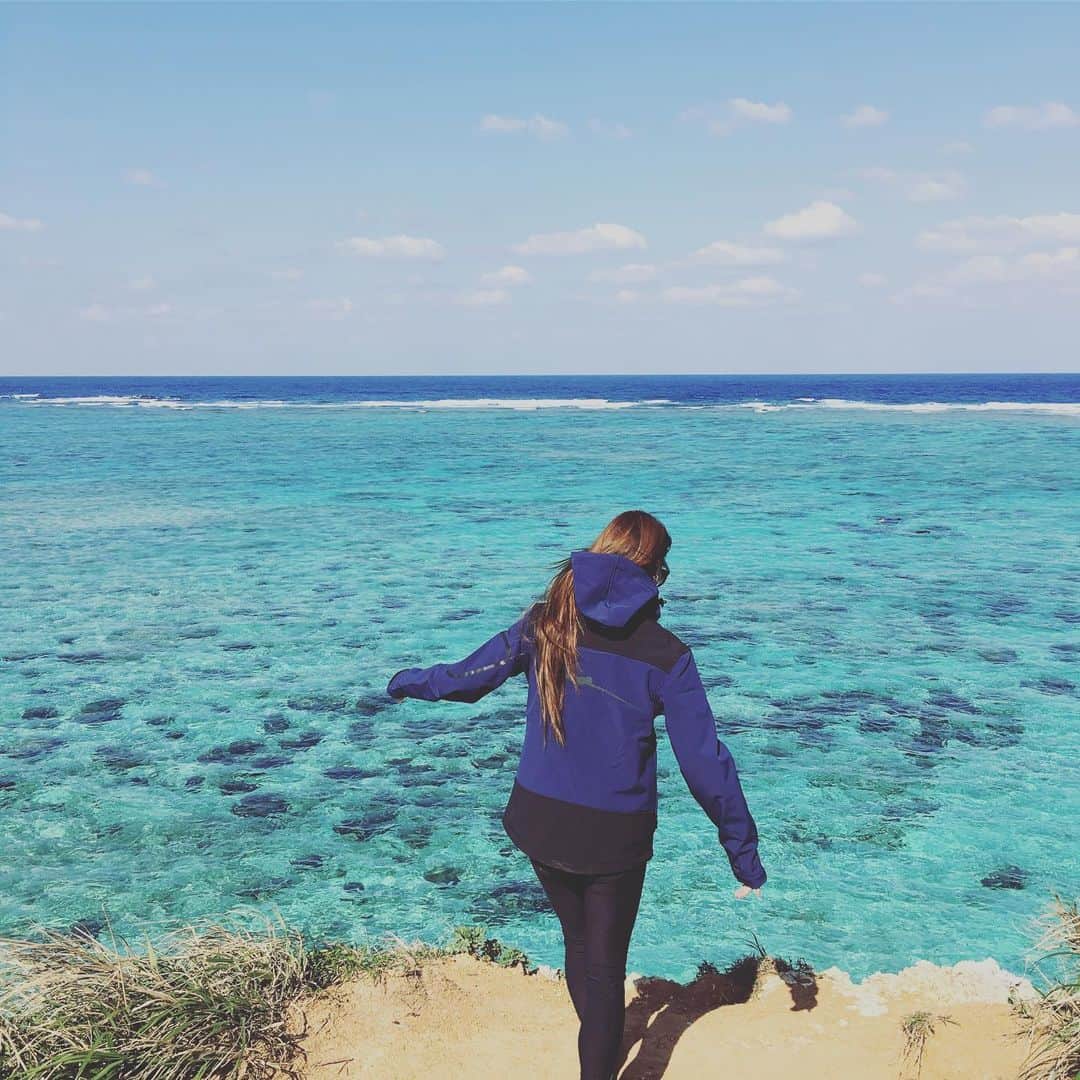 福田朋夏さんのインスタグラム写真 - (福田朋夏Instagram)「船の上でもビーチでも、最近大活躍してる @omersub_official のジャケット。 風を通さないからすごく暖かい✨ シルエットも好き✨ #omer #freediver #freediving #apnea #spearfishing」4月14日 15時09分 - tomoka_fukuda