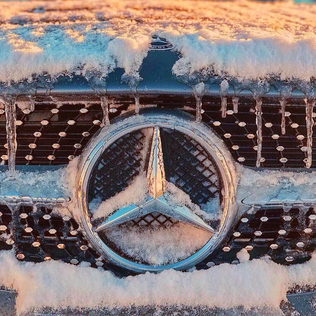 メルセデス・ベンツさんのインスタグラム写真 - (メルセデス・ベンツInstagram)「Just help yourself out, winter. ❄️ Photo by @mboakville. . #MercedesBenz #GClass #strongerthantime #🌟 #mbfanphoto #automotivedesign #helpyourselfout #wintersun #mbcar」4月14日 15時19分 - mercedesbenz