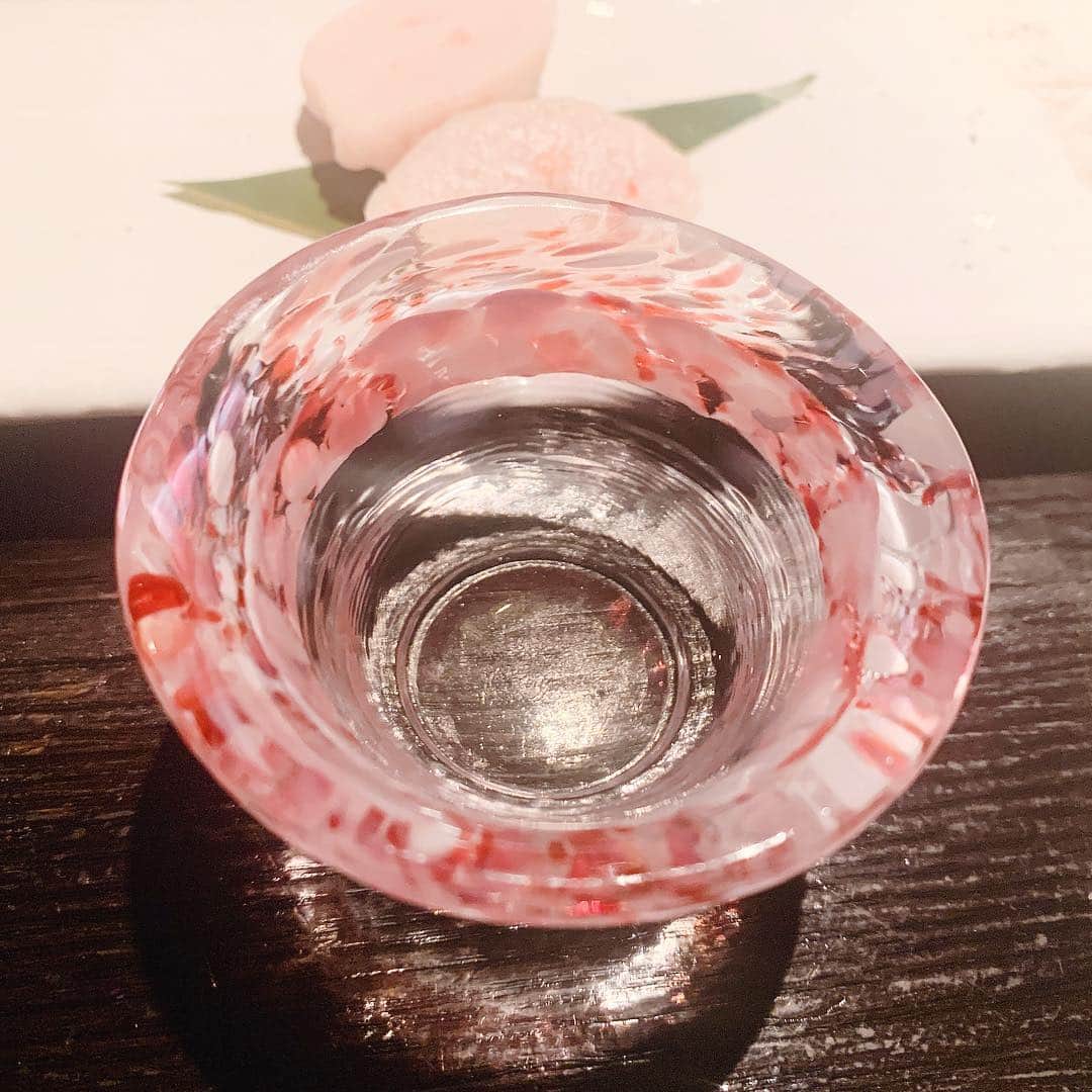 長谷川萌美さんのインスタグラム写真 - (長谷川萌美Instagram)「. . 昨夜は  #モエミバースデー  打ち上げ会で、大好きな 日本酒を飲みながら🍶🌈 貴重な音楽のお話しを 聞くことができました🎵 . 今後も楽しみです！ がんばるぞ！⭐︎ .  #ライブ #打ち上げ #日本酒 #ながおかのほし #地元 #長岡 #星 #おちょこ #おちょっこトーク #可愛い #おいしい #楽しみ」4月14日 15時27分 - moemi_hasegawa