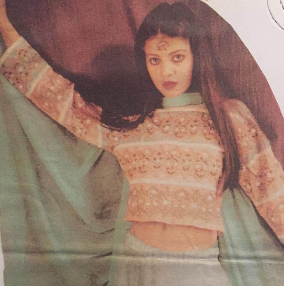 セリーナ・ジェイトリーさんのインスタグラム写真 - (セリーナ・ジェイトリーInstagram)「#throwback to 16 & 17 year old “Me” back in my #modelling days in #Kolkata... just before I won #msindia 2001 .. Wonderful memories... felt like sharing a snippet of my incredible journey in the world of modelling & cinema since the age of 17 .. #model #beautyquotes #mypics ##throwback #16 #17 #beauty #beautyqueen #beautyqueens4ever #bollywood #kolkatafashionblogger #kolkatamodels #c #celina #celinajaitlyofficial #celinajaitlyday  #celinajaitley #celinajaitly #myjourney #mylife #thankyou #thankyouuniverse」4月14日 15時46分 - celinajaitlyofficial