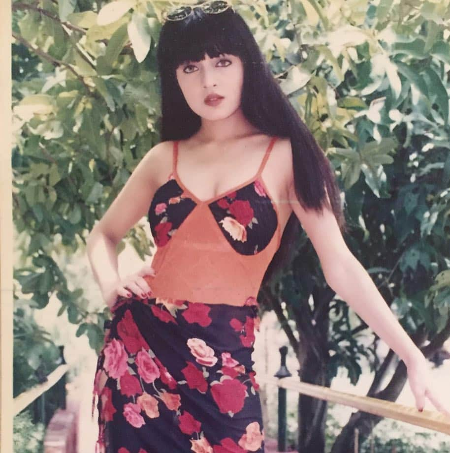 セリーナ・ジェイトリーさんのインスタグラム写真 - (セリーナ・ジェイトリーInstagram)「#throwback to 16 & 17 year old “Me” back in my #modelling days in #Kolkata... just before I won #msindia 2001 .. Wonderful memories... felt like sharing a snippet of my incredible journey in the world of modelling & cinema since the age of 17 .. #model #beautyquotes #mypics ##throwback #16 #17 #beauty #beautyqueen #beautyqueens4ever #bollywood #kolkatafashionblogger #kolkatamodels #c #celina #celinajaitlyofficial #celinajaitlyday  #celinajaitley #celinajaitly #myjourney #mylife #thankyou #thankyouuniverse」4月14日 15時46分 - celinajaitlyofficial