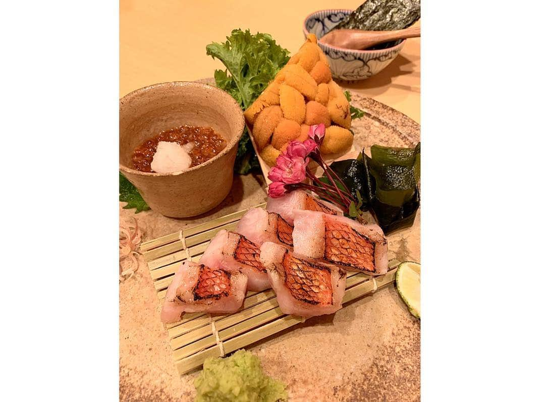 百合華さんのインスタグラム写真 - (百合華Instagram)「銀座の『飯屋くーた』でディナータイム🥰  素敵なお店を沢山知ってるグルメなお友達のおかげで、ほっぺたが落ちちゃうくらいに超絶幸せです💕  #東京  #銀座 #飯屋くーた #海鮮 #海鮮物 #たらば蟹  #タラバガニ #鮑 #雲丹 #金目鯛 #美味しい #幸せ」4月14日 15時49分 - yurika.lovelily