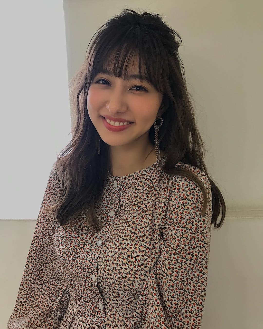 愛甲千笑美さんのインスタグラム写真 - (愛甲千笑美Instagram)「東京ウォーカープラスさんに取材していただきました☺︎☺︎🌈 👚 @ifshe_official」4月14日 15時56分 - chiemyyyyy