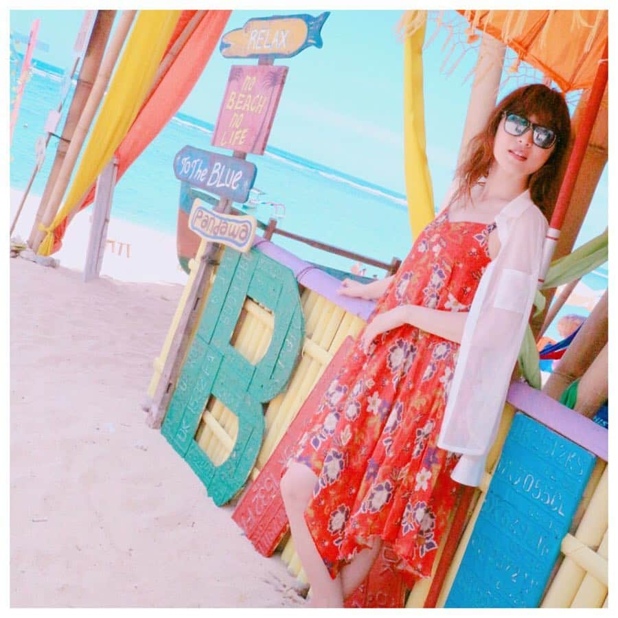 夕霧らいさんのインスタグラム写真 - (夕霧らいInstagram)「#南国コーデ #海辺で  #beachstyle  #bluesky  #beautifulplace #nobeachnolife #30代ファッション  #fashiongram  #ファッション好き  #twitterもしてます #いいねじゅせよ  #ロングヘアー #エアリーウェーブ  #サングラス女子  #私服コーデ  #元タカラジェンヌ #元宝塚歌劇団男役  #girlygirly  #リゾートワンピ  #sunnydays」4月14日 16時16分 - 88rairai88