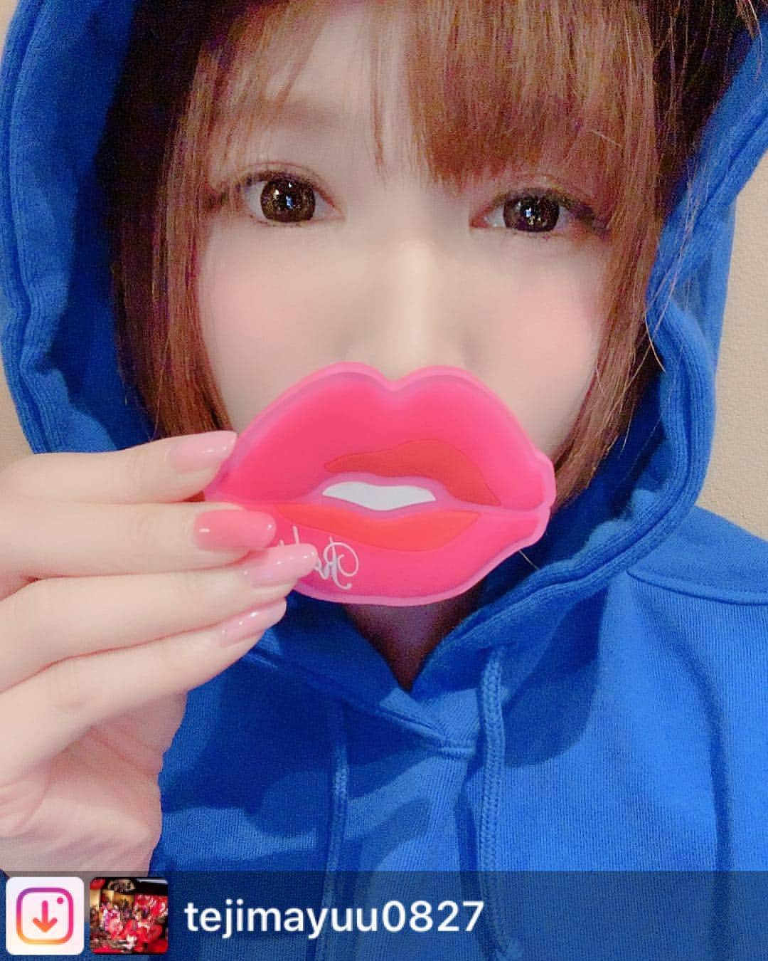 Radyさんのインスタグラム写真 - (RadyInstagram)「. 手島優c💕💕 めちゃかわですっ🙈❤️❤️ ありがとうございます🐬✨ . . #Repost from @tejimayuu0827. レディのリップミラー💋  可愛い❤️ #レディ #鏡」4月14日 16時13分 - radychan_no_insta