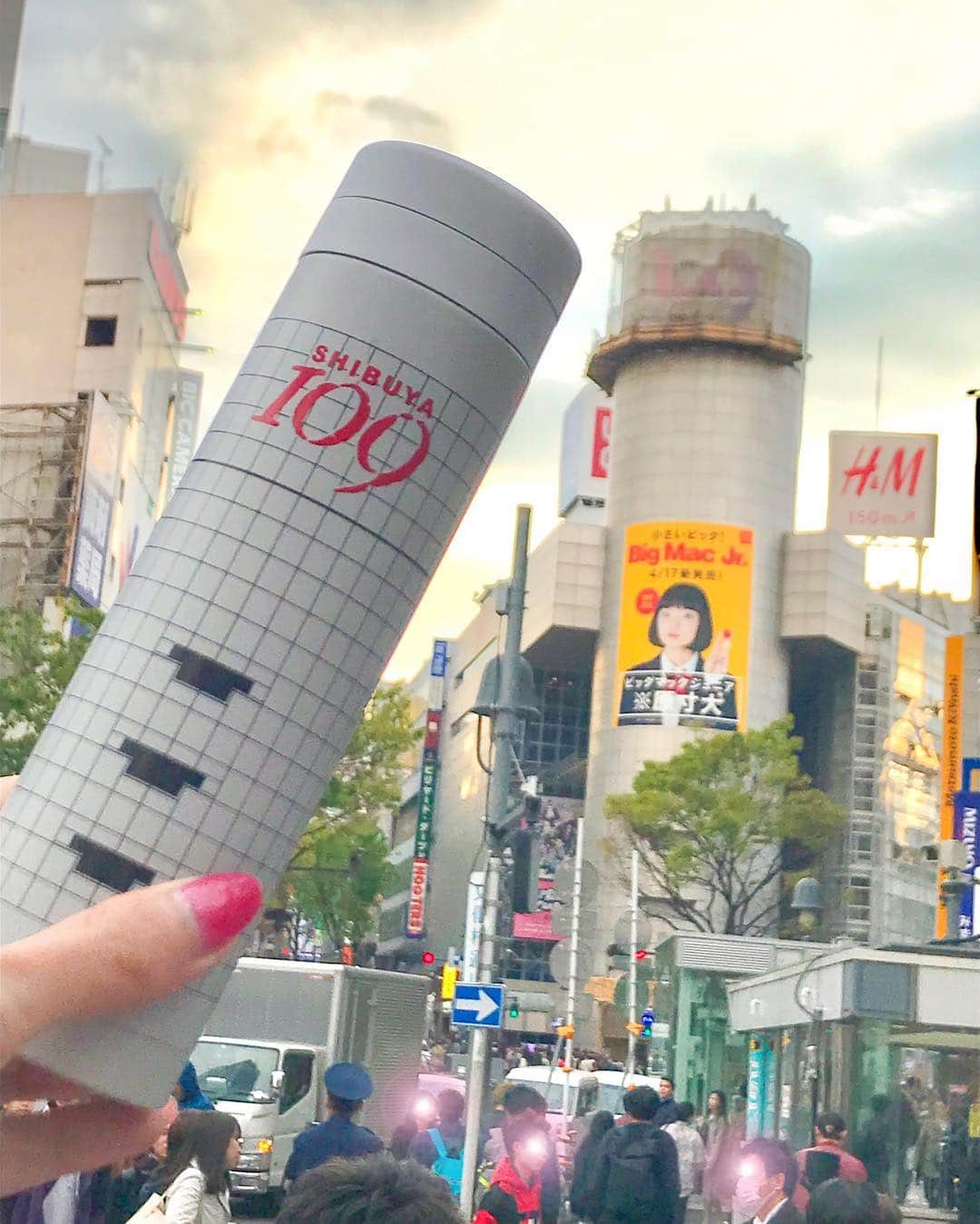 江崎びす子さんのインスタグラム写真 - (江崎びす子Instagram)「SHIBUYA 109 Water bottle🏙」4月14日 16時18分 - bisukoezaki