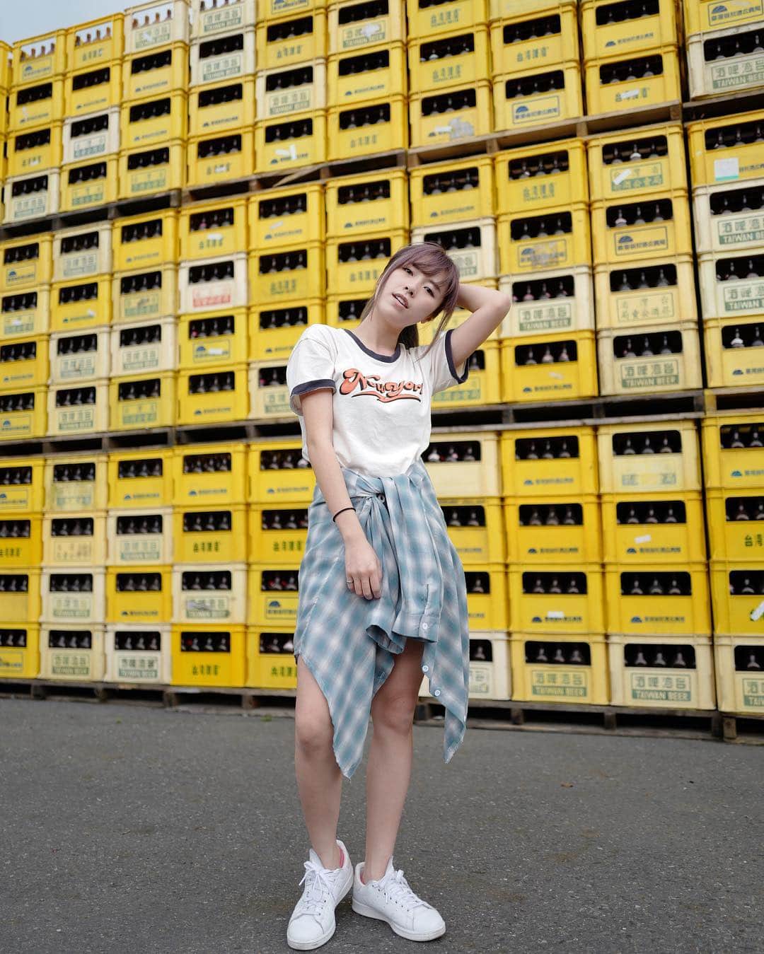 Miss Hunnyのインスタグラム：「這樣拍照，腿長了兩公里😏」