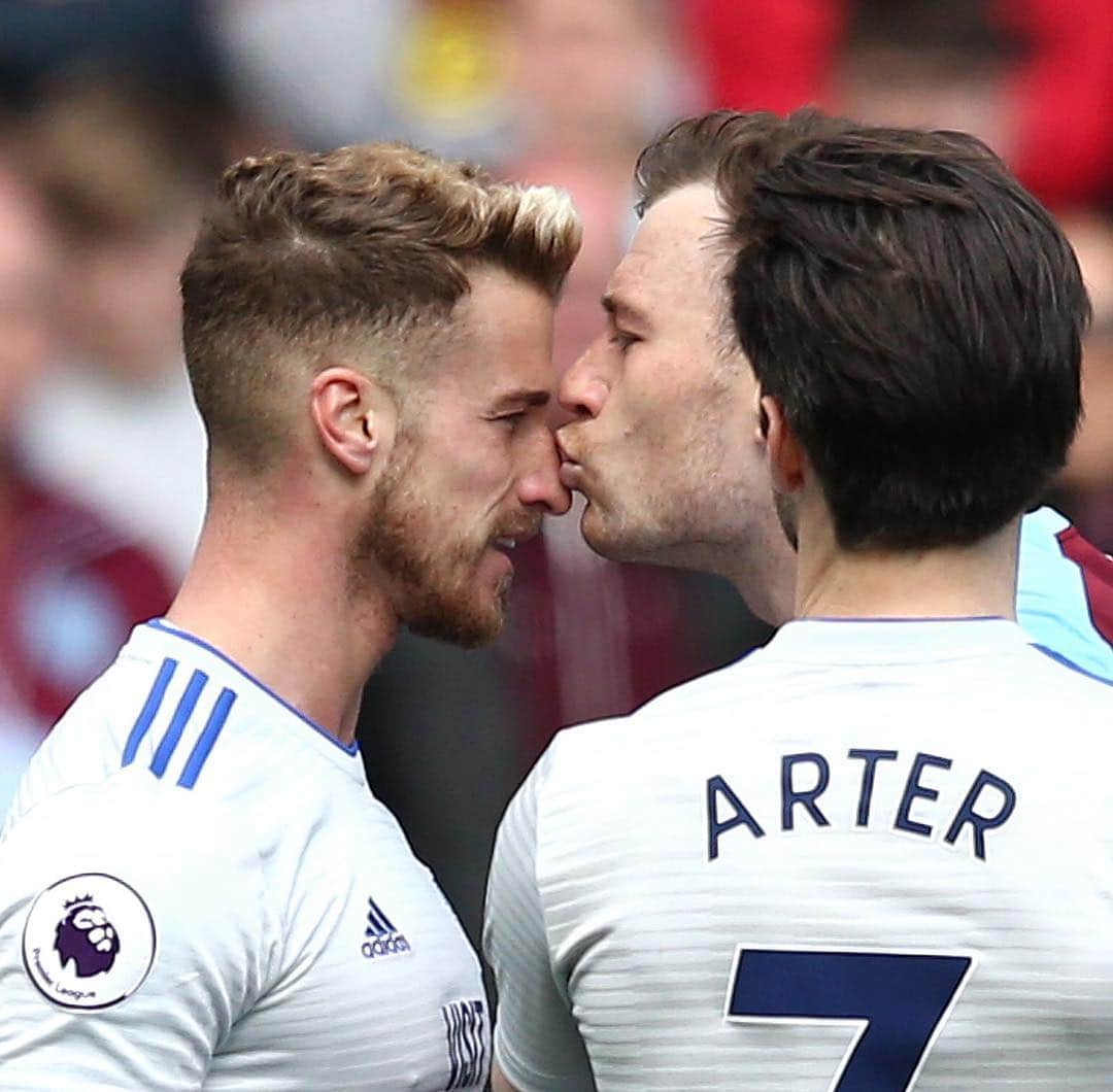 サッカーキングさんのインスタグラム写真 - (サッカーキングInstagram)「. Kiss to opponent???😘 （2019.04.13） . 📷Photo by Jan Kruger/Getty Images . #タックル受けて詰め寄る #2度キス #非紳士的行為でイエローカード #アシュリーバーンズ #バーンズ #AshleyBarnes #Barnes #バーンリー #Burnley #KISS #キス #プレミアリーグ #PremierLeague #football #サッカーキング  #⚽️ #サッカー」4月14日 16時34分 - soccerkingjp