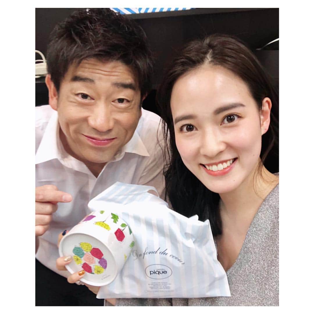 奈津子さんのインスタグラム写真 - (奈津子Instagram)「原口さんと【第20回スポーツグッズ鑑定大会】でした😊🌈10代の頃にレギュラー番組で通ってたスタジオで懐かしかったなあ。楽屋で原口さんと原口さんのマネージャーさんがホワイトデー&結婚祝い下さいました。お忙しいのに気にかけてくださり本当嬉しかったです🥺🥺❤️収録ではびっくりするような鑑定額が目白押しでしたよ…！オンエアは5/21火です。このときはもう #令和 なんだね、、 ・ #家電 #家電好き #家電女優 #東京 #奈津子 #テレビ東京 #収録 #お宝 #なんでも鑑定団 #原口あきまさ #スポーツ」4月14日 16時35分 - natsuko_kaden