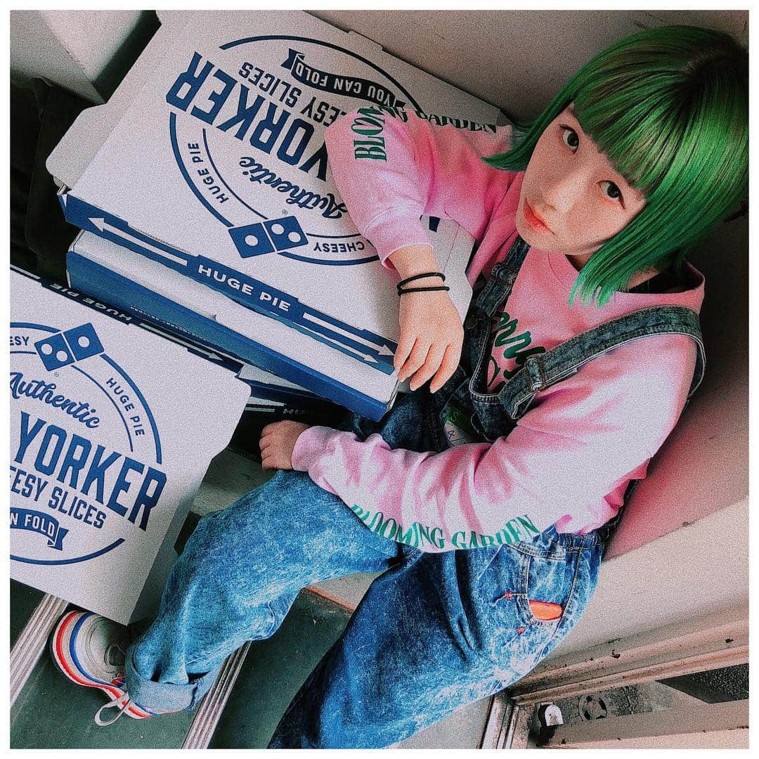 KARIN さんのインスタグラム写真 - (KARIN Instagram)「greeeeeeeen💚💚💚 初めての試み大成功かな！？🐸 @kyohei_takahashi__  #green #spica」4月14日 16時37分 - karin.tempurakidz