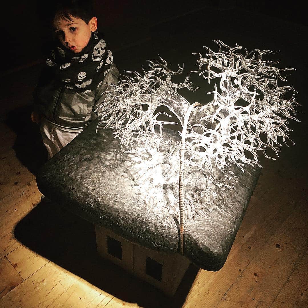 エンリーベグリンのインスタグラム：「Outdoor Milano Design Week 2019 #henrybeguelin#milano#design#2019#bagnimisteriosi#outdoor#」