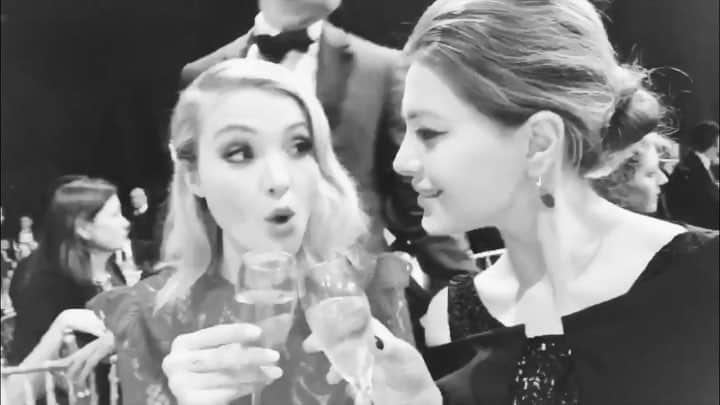 エレナ・サチンのインスタグラム：「🥂 Cheers to this birthday cutie @skylersamuels」