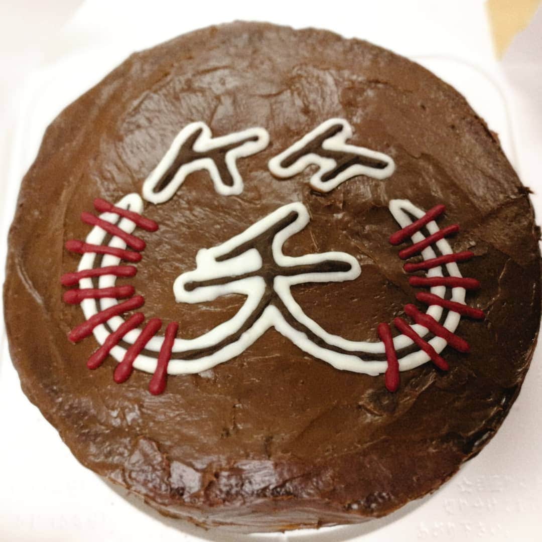 栗山絵美さんのインスタグラム写真 - (栗山絵美Instagram)「なんと！ 友達がケーキを作ってきてくれました💗  笑うケーキ🎂😂笑  あー嬉しい😆💗 終演後に食べるのを楽しみに 休演日前のラスト１回、行ってきます‼️」4月14日 17時01分 - jumboebig