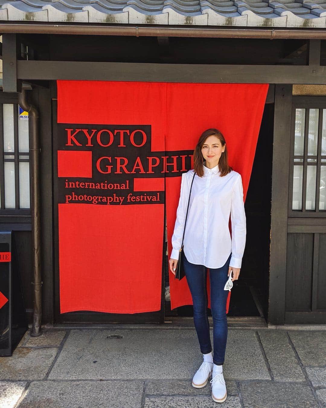 エリーローズさんのインスタグラム写真 - (エリーローズInstagram)「@kyotographie で京都に来てます📷 今年もたくさん写真とアートが観れて、インプットする時間が作れてて嬉しい。 @agnesb_officiel がサポートするポーランド人アーティスト @wgesicka の展示が素晴らしかった！  #kyotographie #agnesb #weronikagesicka」4月14日 16時54分 - ellirose