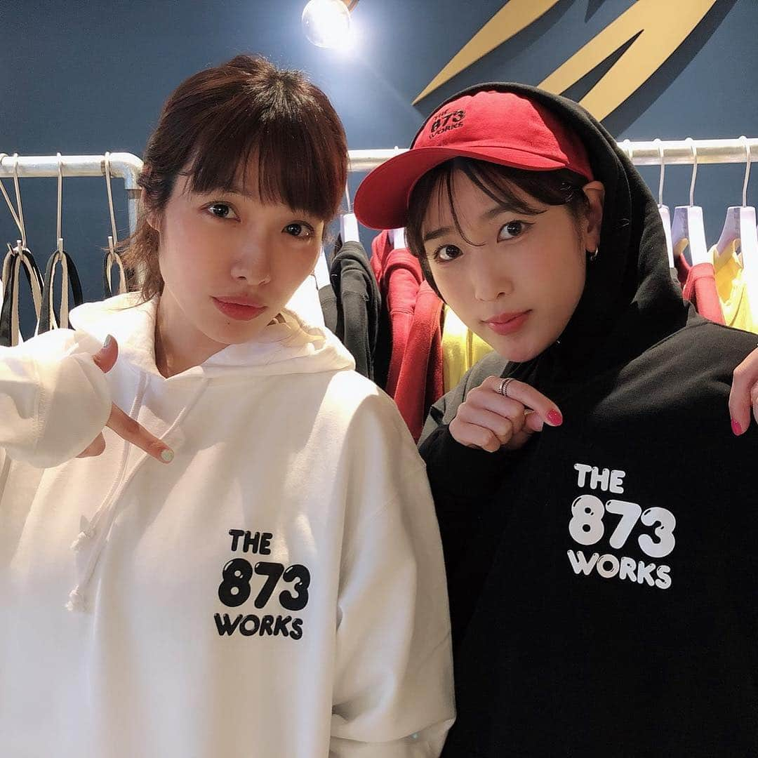 今野杏南さんのインスタグラム写真 - (今野杏南Instagram)「* 花実ちゃんがプロデュースしてる「THE 873 WORKS」へ遊びに行きました👼 可愛い作品ばかりで、私はパーカーにTシャツにサコッシュの3点ゲット❤️ これからもどんな作品が出来上がるかとても楽しみです🥳 * * #the873works  #夏目花実 #早速次の日からパーカー愛用」4月14日 16時55分 - anna_konno0615