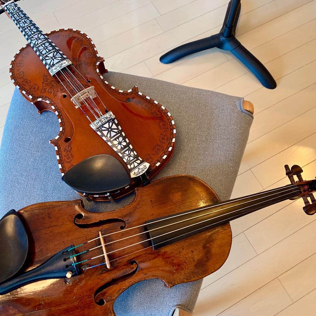 Akeboshiさんのインスタグラム写真 - (AkeboshiInstagram)「ミニアルバムのレコーディング（7） #酒井絵美  #violin  #fiddle  #hardingfele」4月14日 16時55分 - akeboshi_