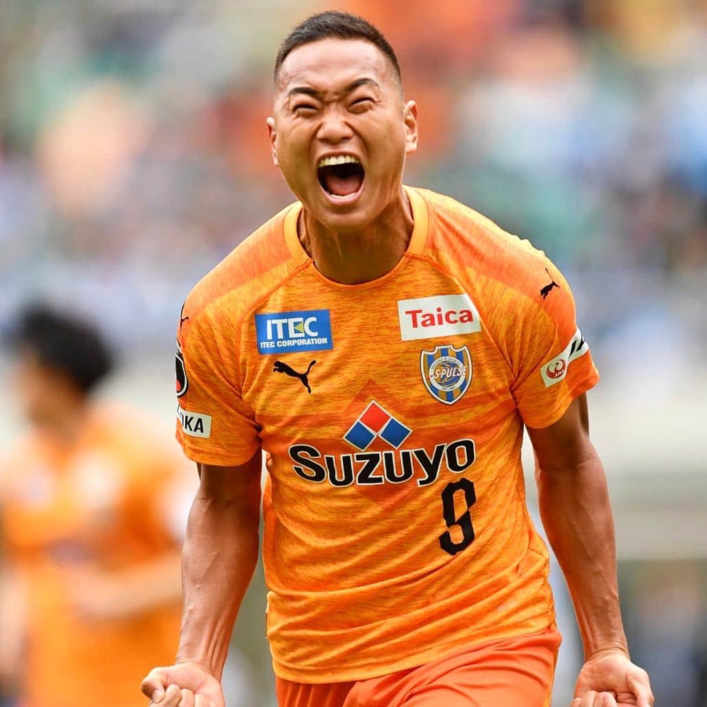 のインスタグラム：「. ＼今季リーグ戦、初勝利🔥／ #静岡ダービー で清水の"背番号9"が魂のゴール‼︎ (Photo:J.LEAGUE) . 🏆#明治安田生命J1リーグ 第7節 🆚#ジュビロ磐田 1-2 #清水エスパルス ⚽️#鄭大世(36分)、#北川航也(58分)、#ロドリゲス(71分) . #soccer #football #jleague #J1 #jubilo #jubiloiwata #spulse #shimizuspulse #サッカー #フットボール #Jリーグ #コトシハJガハンパナイ #⚽️」