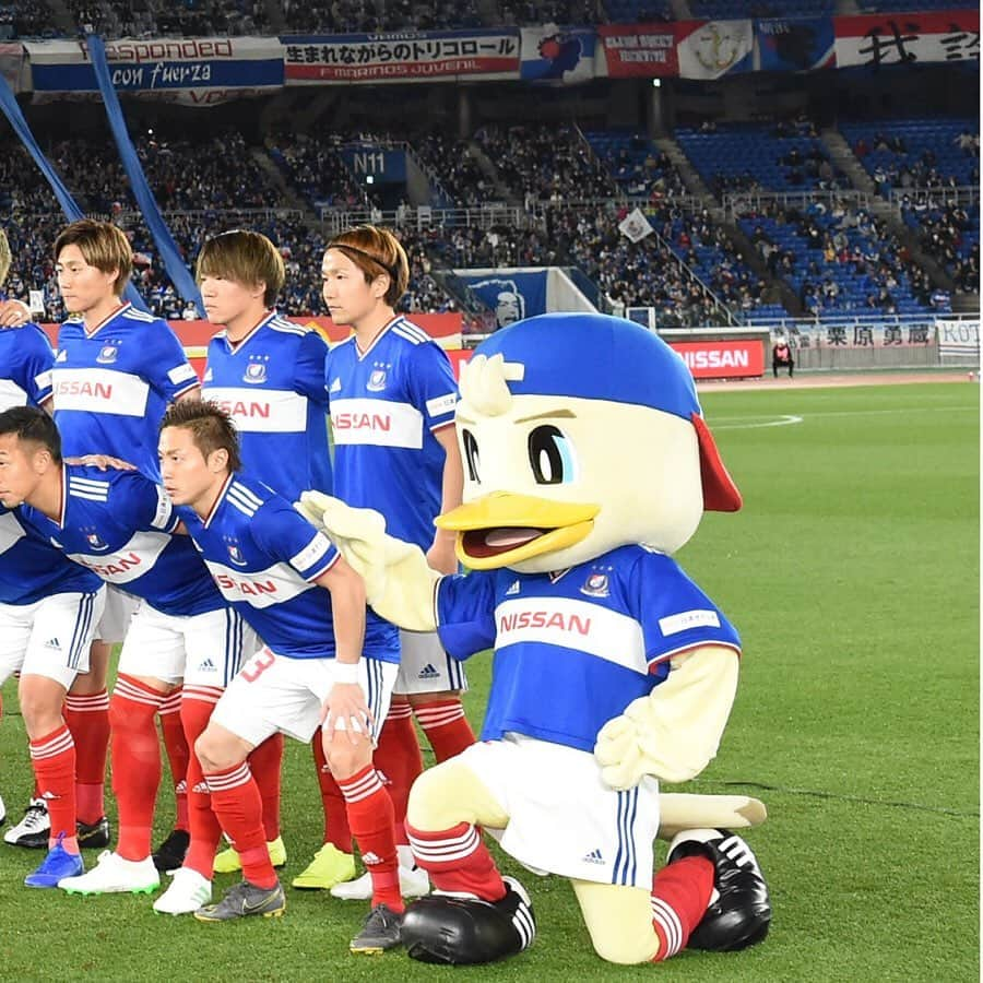 横浜F・マリノスさんのインスタグラム写真 - (横浜F・マリノスInstagram)「“共に強いマリノスを” #fmarinos #Jリーグ #jleague #swipeleft #team #集合写真 #tricolore #トリコロール」4月14日 17時18分 - yokohamaf.marinos