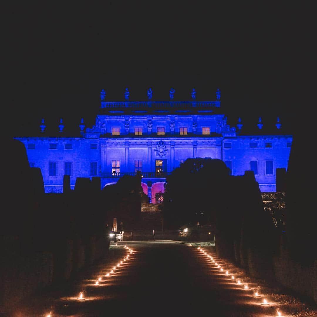 berlucchiwinejpさんのインスタグラム写真 - (berlucchiwinejpInstagram)「【Vinitaly③-パーティー】 イタリア🇮🇹ヴェローナで開催されていたVinitaly/ヴィー二タリー（国際ワイン&スピリッツ見本市)よりBERLUCCHI🍾ベルルッキのブースとパーティーの様子をお届けします 🥂♫ 🎷🕺 #BERLUCCHI #PARTY #cheers #reception #dinnerparty #verona  #beautiful #castle  #ベルルッキ #パーティー #音楽 #ダンス」4月14日 17時11分 - berlucchiwinejp