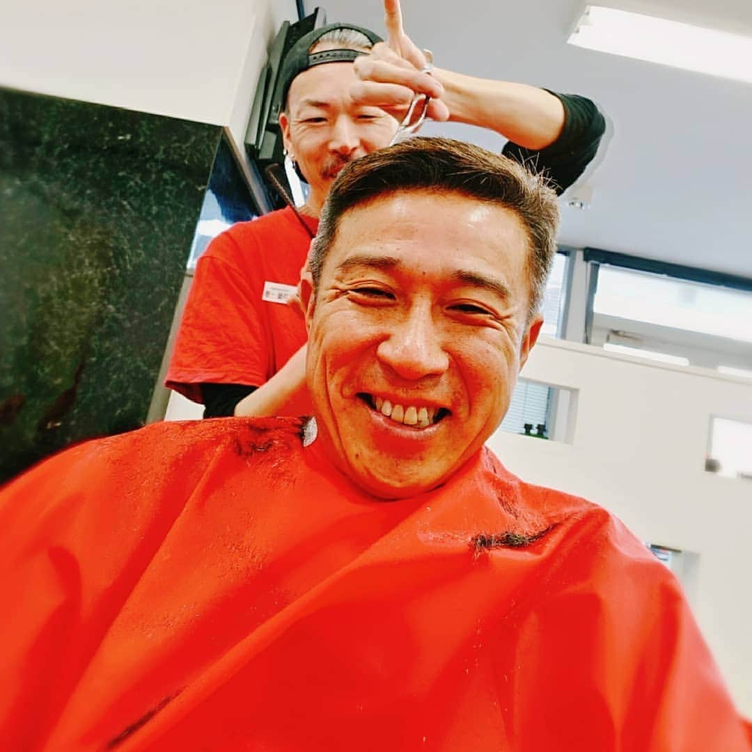 佐藤裕二さんのインスタグラム写真 - (佐藤裕二Instagram)「#ドラゴンズ に#新元号 に#新紙幣、#理髪店 に行っても話題に事欠きません。 明日からの#ドデスカ も盛りだくさんです。  #髪を切りました  #理容室  #1620 円 #名古屋市緑区 #名古屋 #緑区 #カッチョ良くしてもらいました  #メーテレ  #アナウンサー  #佐藤裕二」4月14日 17時15分 - karaage_satou